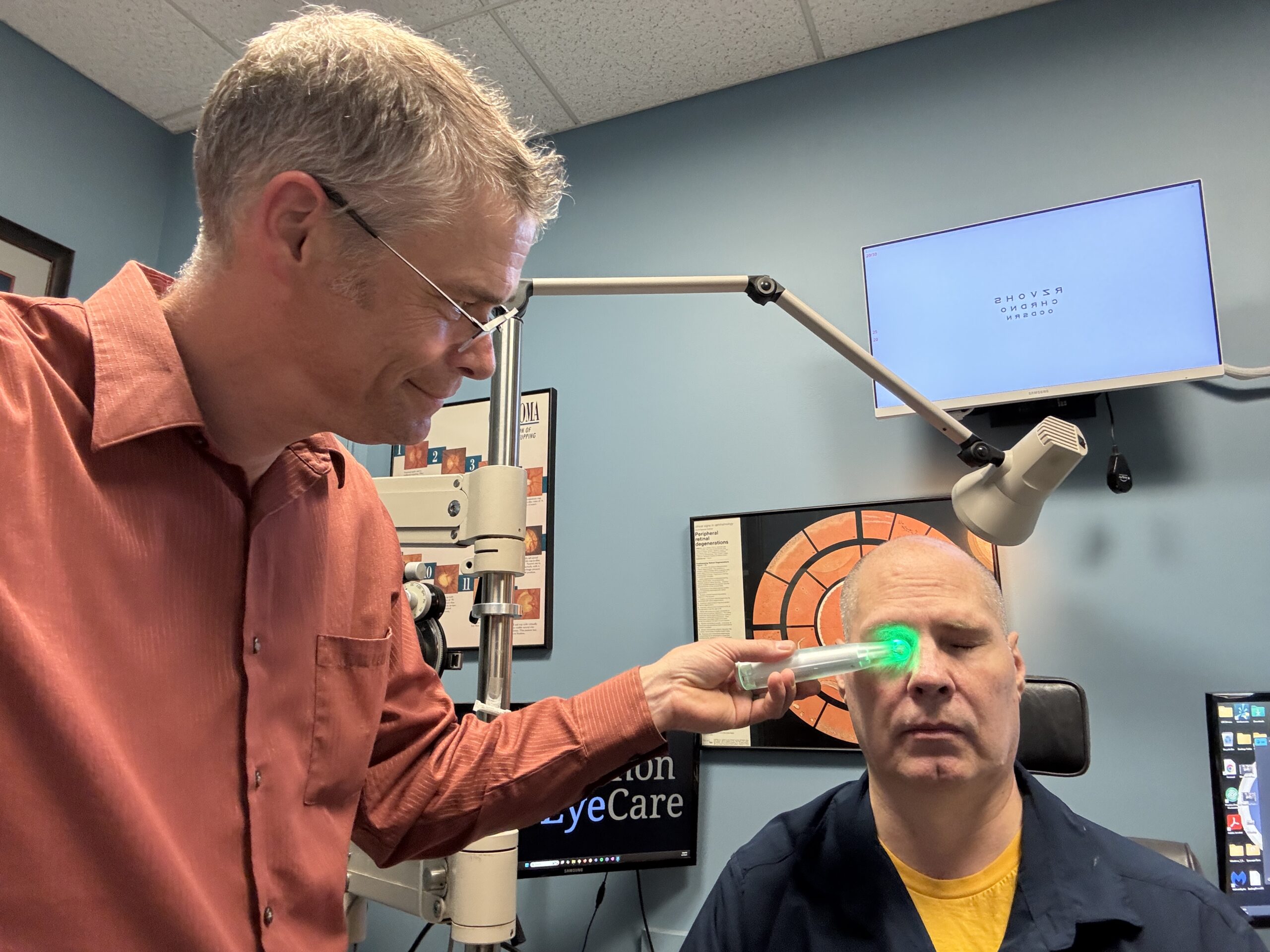 Eye doctor using NuLids device to clean eyelids in office